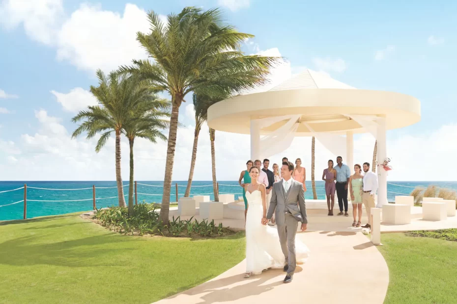 Hyatt-Ziva-Cancun-P404-Wedding-Gazebo-With-Guests.16x9